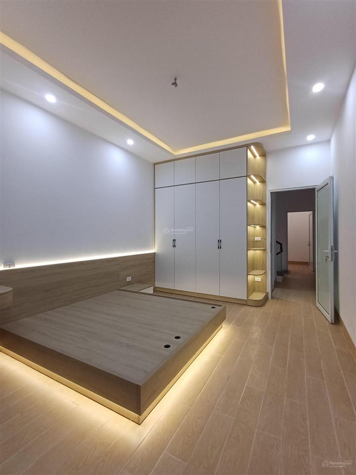 Bán nhà mặt phố ao sen, giá siêu hời 9,8 tỷ, 43m2, 4pn, 4wc, view đẹp