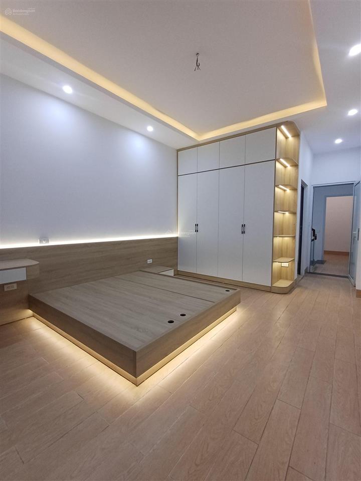 Bán nhà mặt phố ao sen, giá siêu hời 9,8 tỷ, 43m2, 4pn, 4wc, view đẹp
