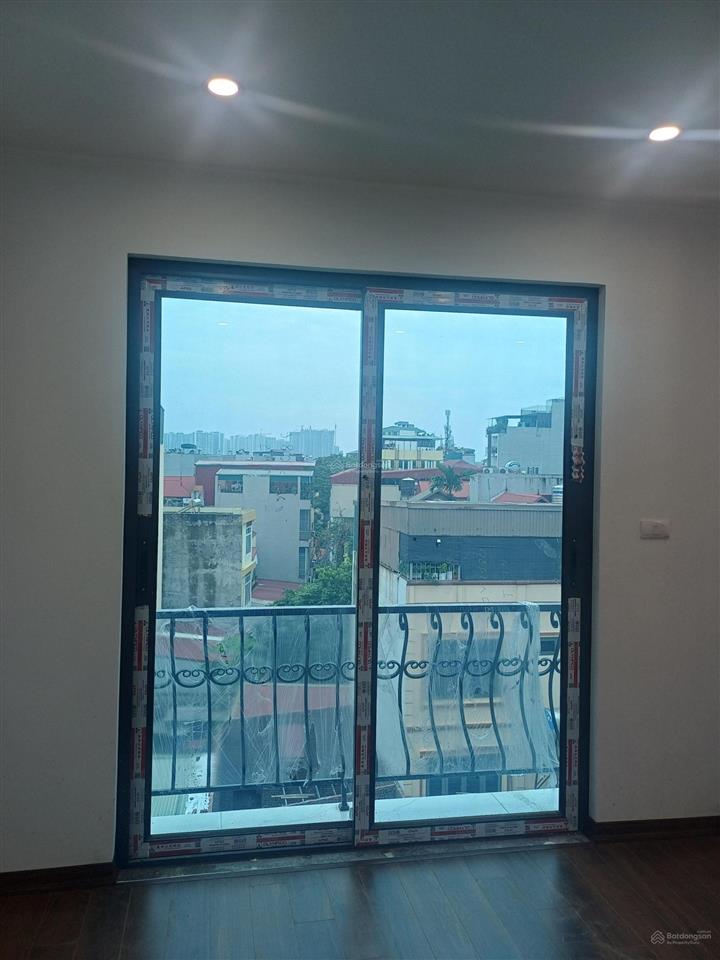 Nhà riêng tại phố đồng nhân  vành đai 4, siêu rẻ, nhà 33 m2, 4 tầng, 3pn, 4wc giá chỉ 3,65 tỷ.