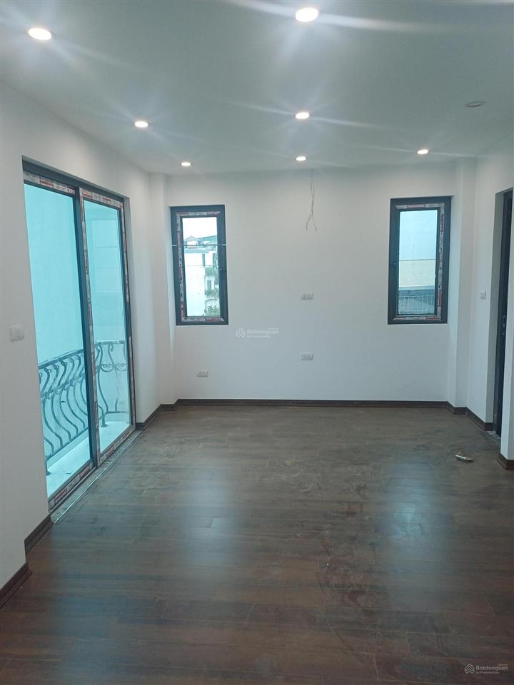 Nhà riêng tại phố đồng nhân  vành đai 4, siêu rẻ, nhà 33 m2, 4 tầng, 3pn, 4wc giá chỉ 3,65 tỷ.