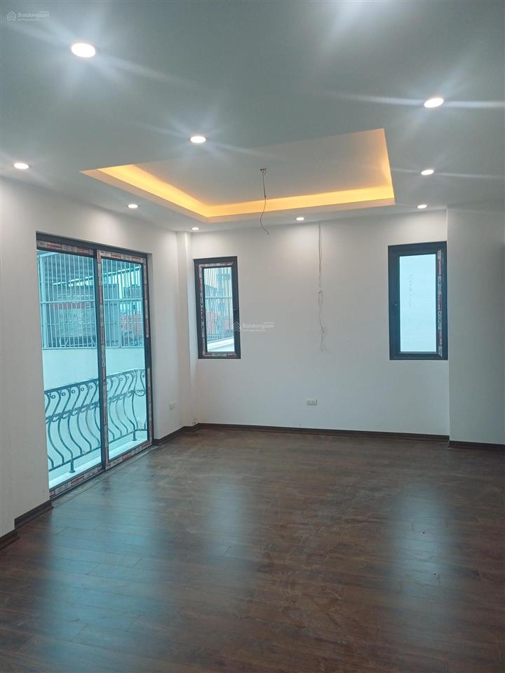 Nhà riêng tại phố đồng nhân  vành đai 4, siêu rẻ, nhà 33 m2, 4 tầng, 3pn, 4wc giá chỉ 3,65 tỷ.