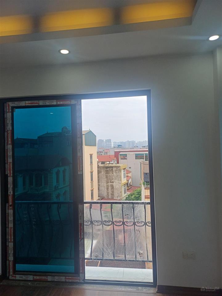 Nhà riêng tại phố đồng nhân  vành đai 4, siêu rẻ, nhà 33 m2, 4 tầng, 3pn, 4wc giá chỉ 3,65 tỷ.