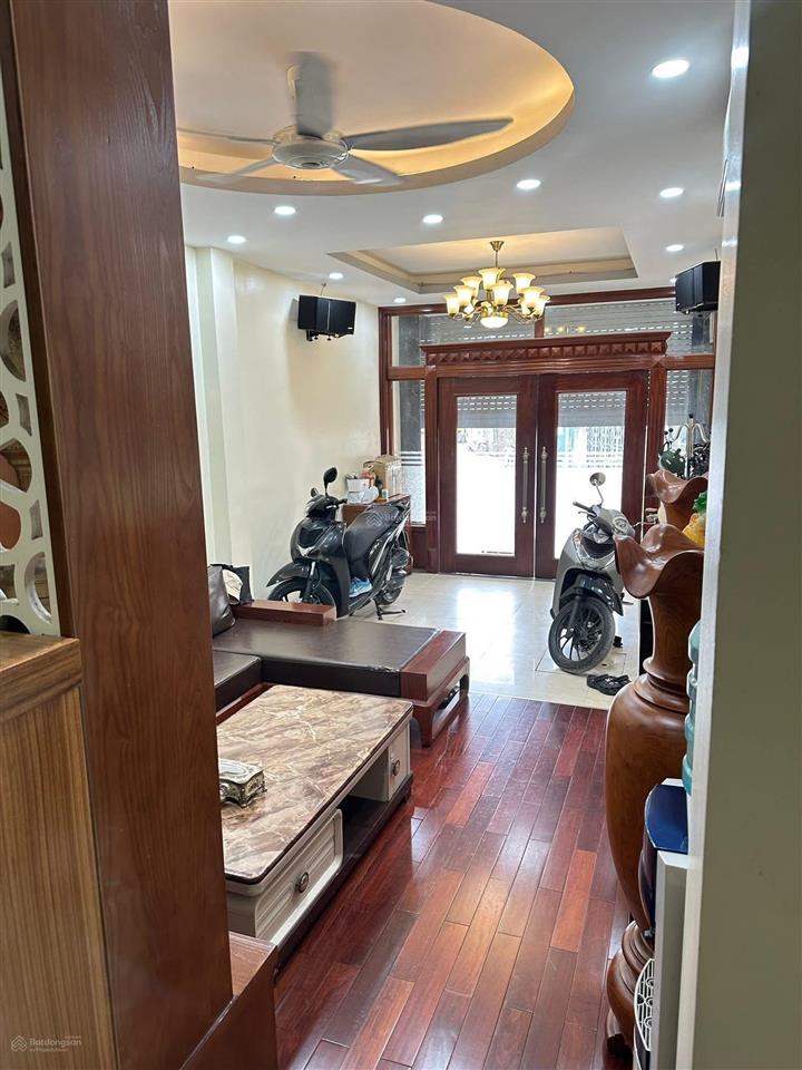 Nhà đẹp giá rẻ , quang tiến,ô tô 9 chỗ vào nhà quay đầu thoải mái chỉ 11,9 tỷ cho nhà 46 m2 6 tầng