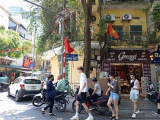 Cho thuê mặt bằng kinh doanh phố hàng bạc  dt 60m, mặt tiền 4m, nhận diện thương hiệu, cực đẹp