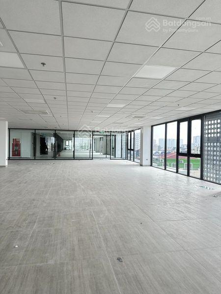 Cho thuê văn phòng 1.000m2 giá 340 nghìn/m2/th, tòa nhà mặt tiền 50m tại võ chí công, tây hồ hà nội