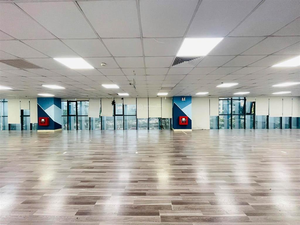 Cần cho thuê văn phòng 450m2  325k/m2/tháng, 1 mặt sàn thông suốt đẹp, tại hoàng quốc việt, cgiay