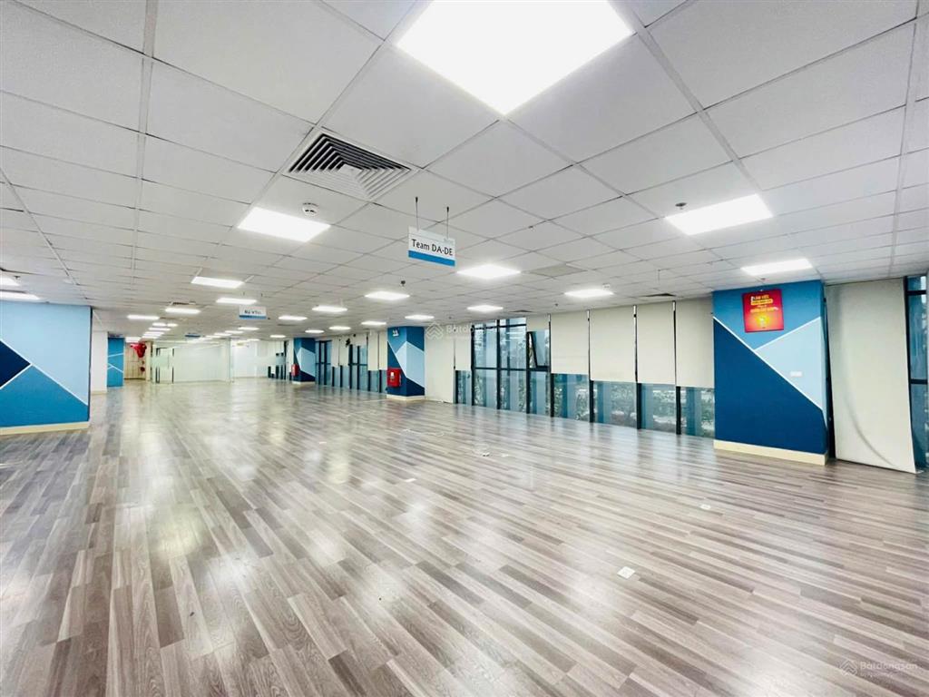 Cần cho thuê văn phòng 450m2  325k/m2/tháng, 1 mặt sàn thông suốt đẹp, tại hoàng quốc việt, cgiay