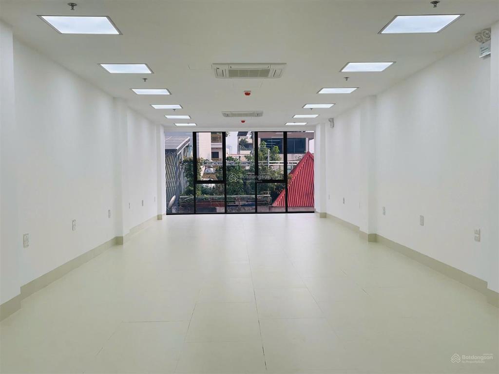 Cho thuê sàn văn phòng tại tòa 93 hoàng văn thái 80m2/sàn giá thuê 16tr/tháng, nhà mới pccc