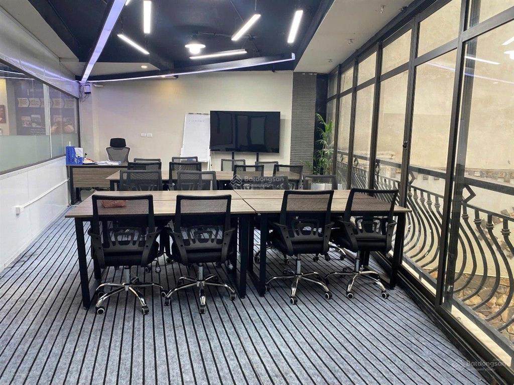 Cho thuê văn phòng 300m2  40tr/tháng tại 36 đường láng, đống đa, hà nội, sàn thông, hầm để xe rộng