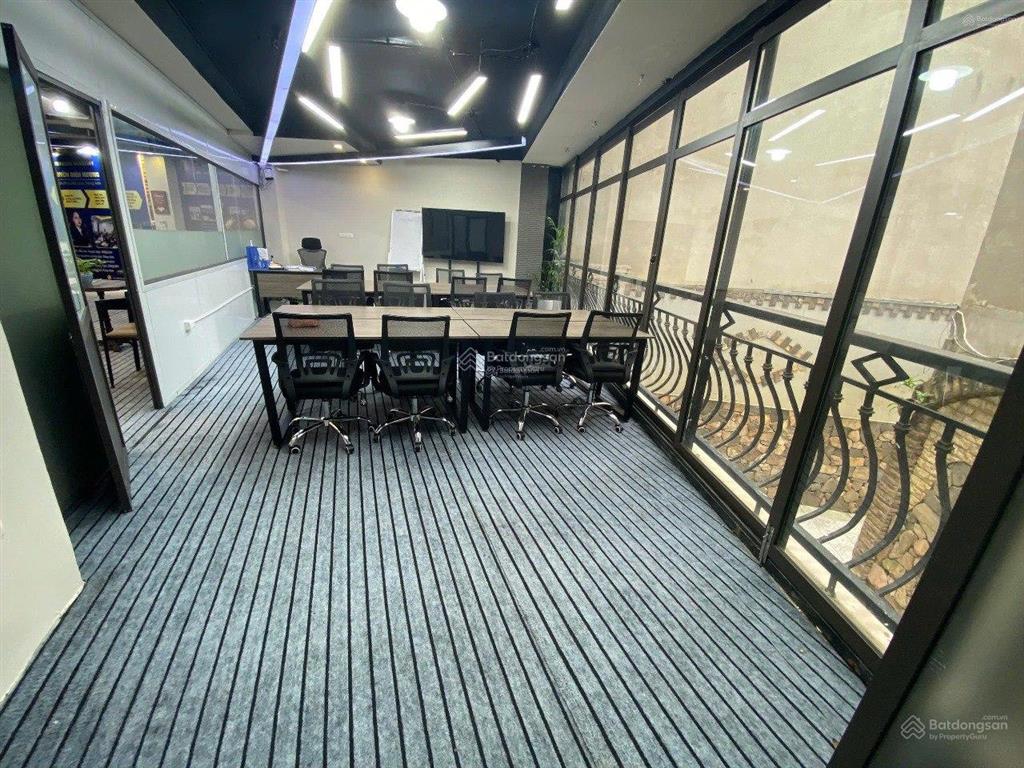 Cho thuê văn phòng 300m2  40tr/tháng tại 36 đường láng, đống đa, hà nội, sàn thông, hầm để xe rộng