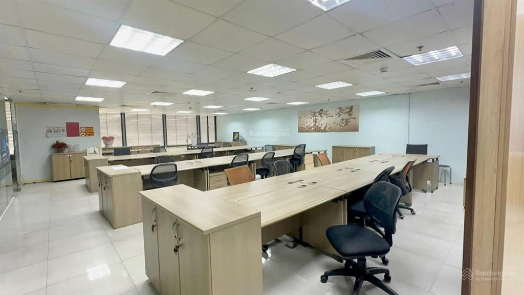 Chính chủ cần cho thuê văn phòng 40m2  11tr/tháng đã ngăn sẵn phòng mới đẹp view thoáng