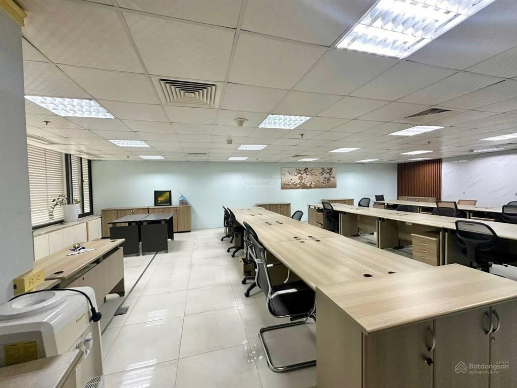 Chính chủ cần cho thuê văn phòng 40m2  11tr/tháng đã ngăn sẵn phòng mới đẹp view thoáng