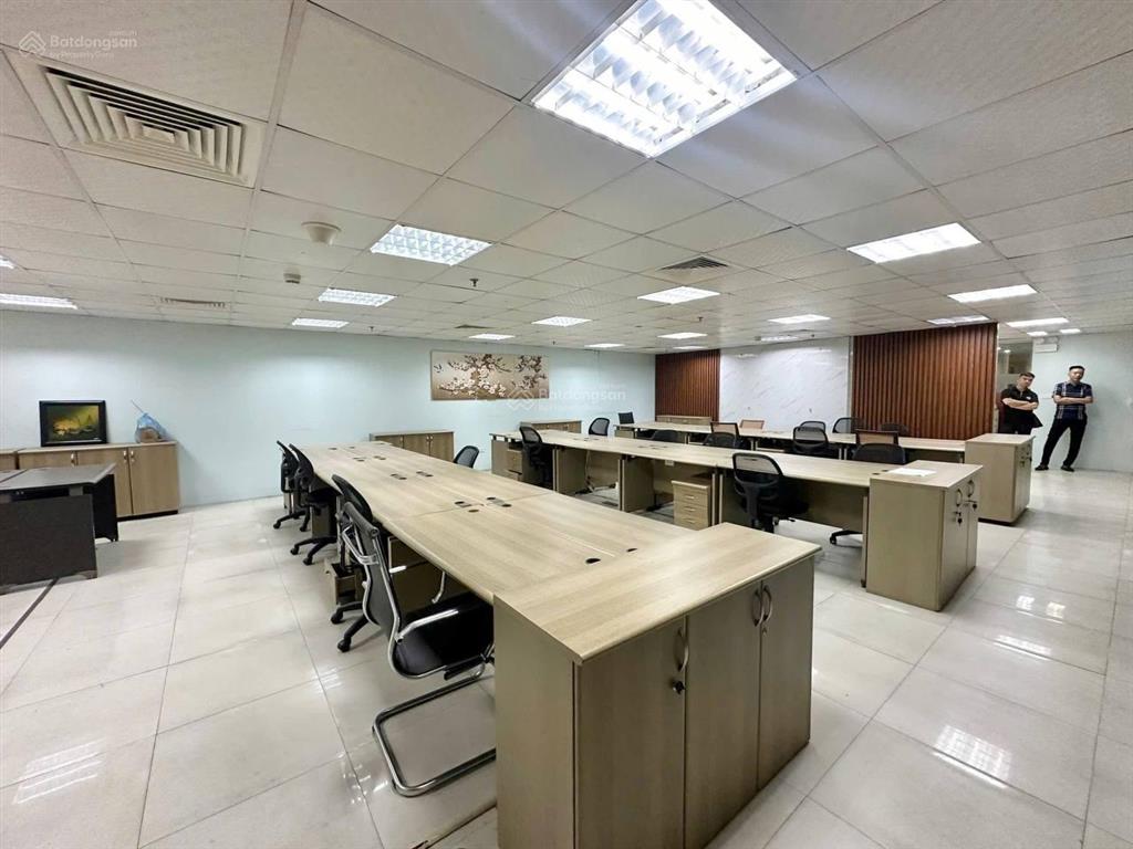 Chính chủ cần cho thuê văn phòng 40m2  11tr/tháng đã ngăn sẵn phòng mới đẹp view thoáng