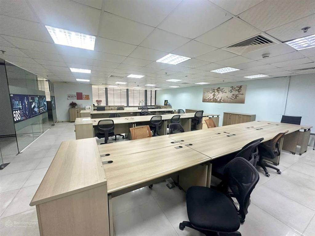 Chính chủ cần cho thuê văn phòng 40m2  11tr/tháng đã ngăn sẵn phòng mới đẹp view thoáng