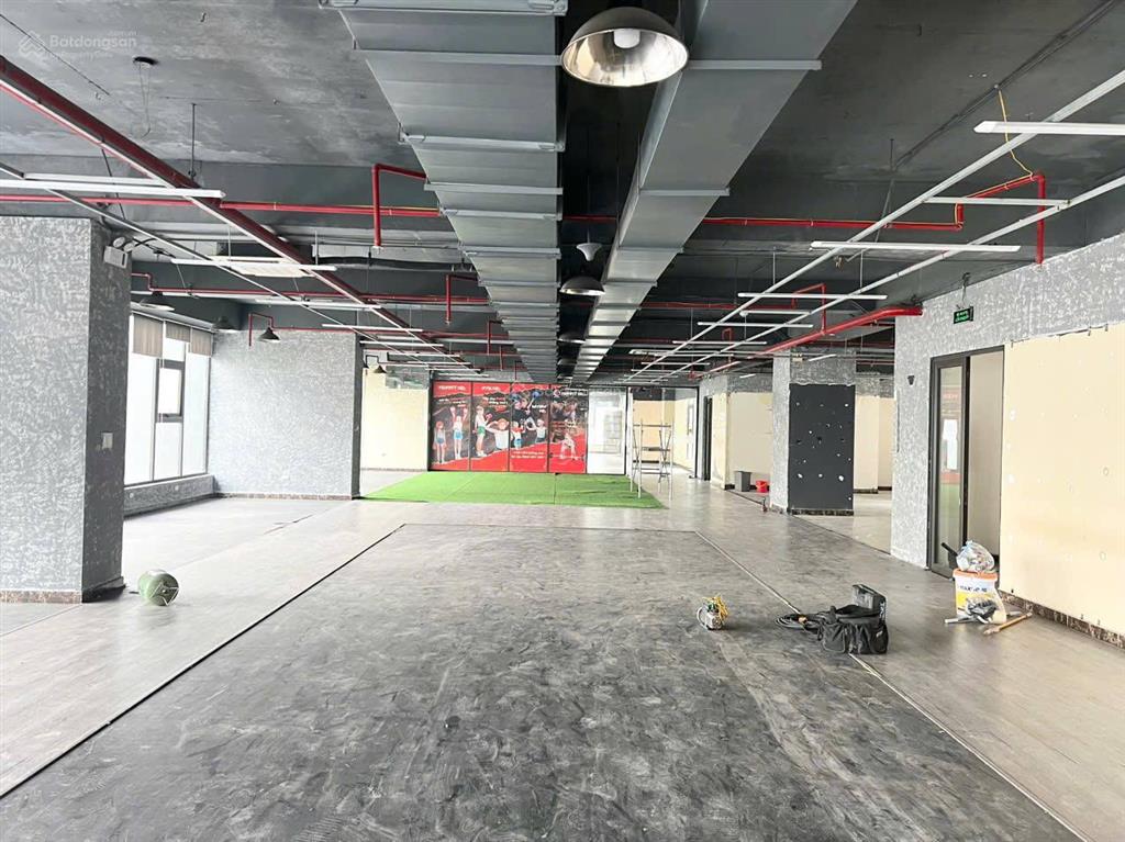 Cho thuê sàn văn phòng 1000m2 giá sốc 280k/m2, tại yên hòa, cầu giấy, hà nội. hiếm có trong tháng 8