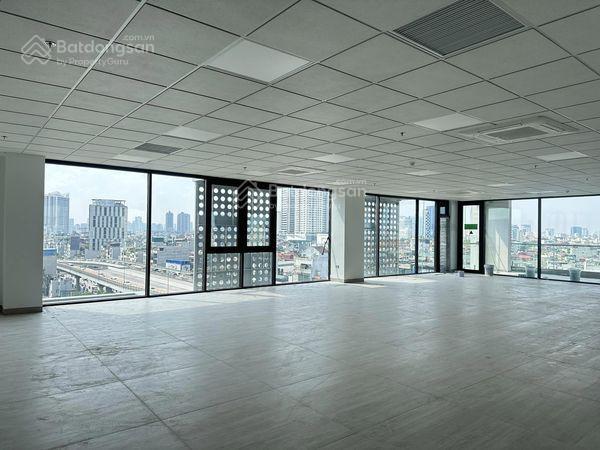 Cho thuê văn phòng hoàng đạo thúy  630m2 giá thuê 154tr/tháng, một mặt sàn lô góc 2 mặt kính