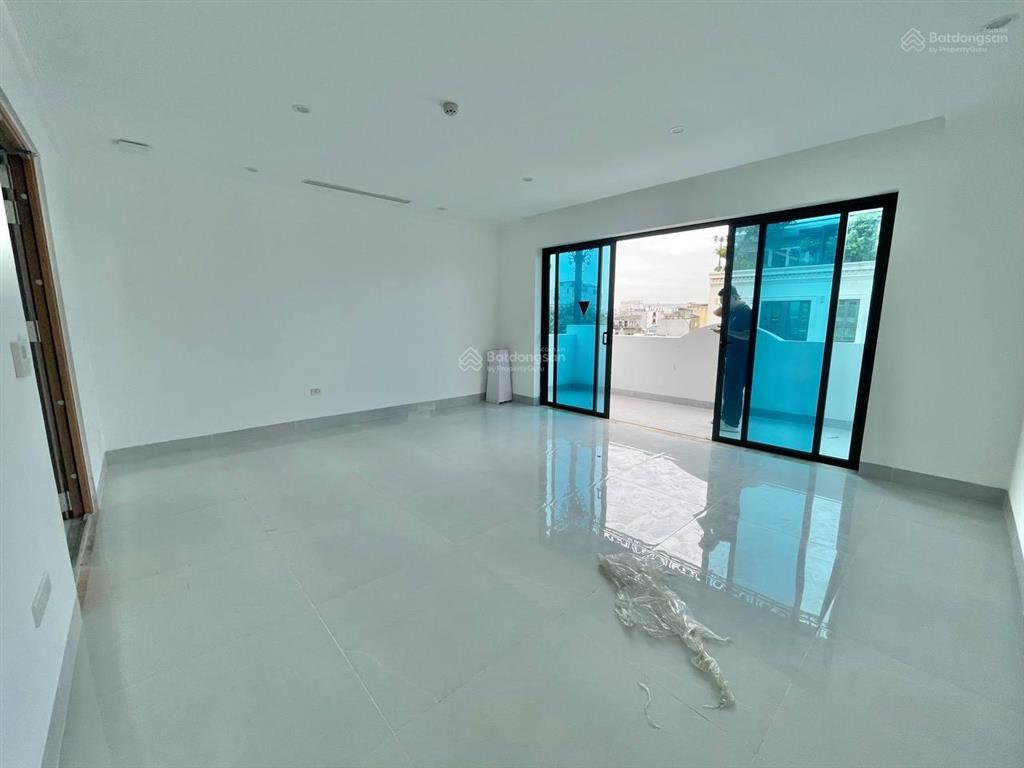 Chính chủ cho thuê văn phòng diện tích 180m2 giá thuê 35tr/tháng, nhà mới 100%