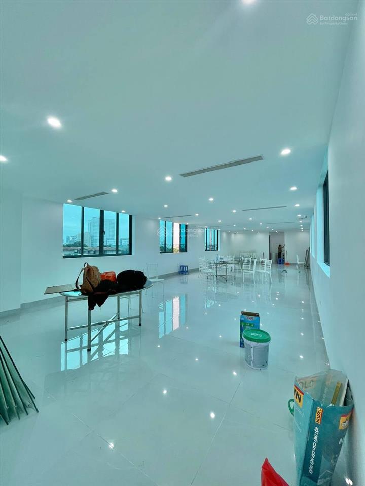 Chính chủ cho thuê văn phòng diện tích 180m2 giá thuê 35tr/tháng, nhà mới 100%