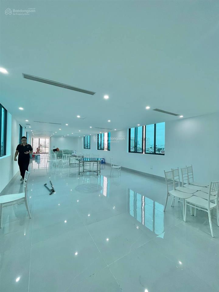 Chính chủ cho thuê văn phòng diện tích 180m2 giá thuê 35tr/tháng, nhà mới 100%