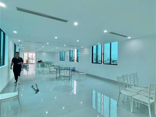 Chính chủ cho thuê văn phòng diện tích 180m2 giá thuê 35tr/tháng, nhà mới 100%