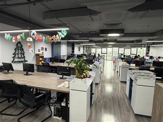 Cho thuê văn phòng 230m2 sử dụng full nội thất 50tr/tháng, tòa nhà có sảnh lớn, phòng họp chung