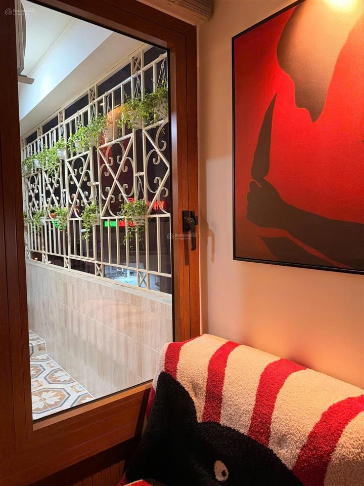 Chính chủ bán căn hộ chung cư miếu nổi dt 55m2, 3,95 tỷ, full nội thất