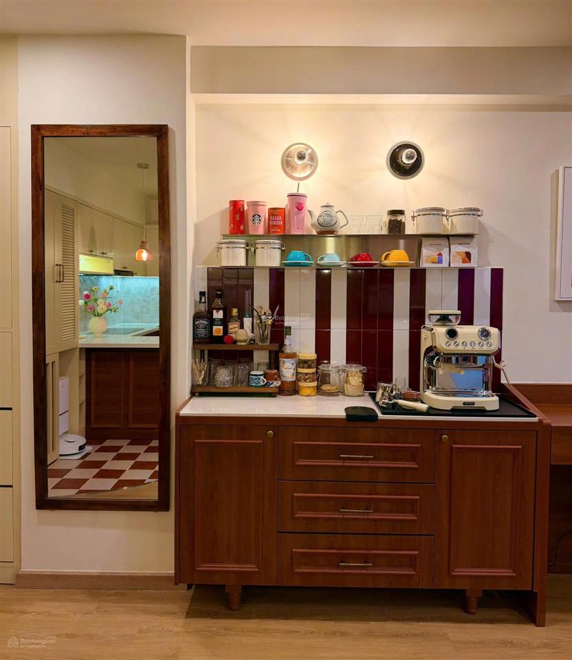 Chính chủ bán căn hộ chung cư miếu nổi dt 55m2, 3,95 tỷ, full nội thất