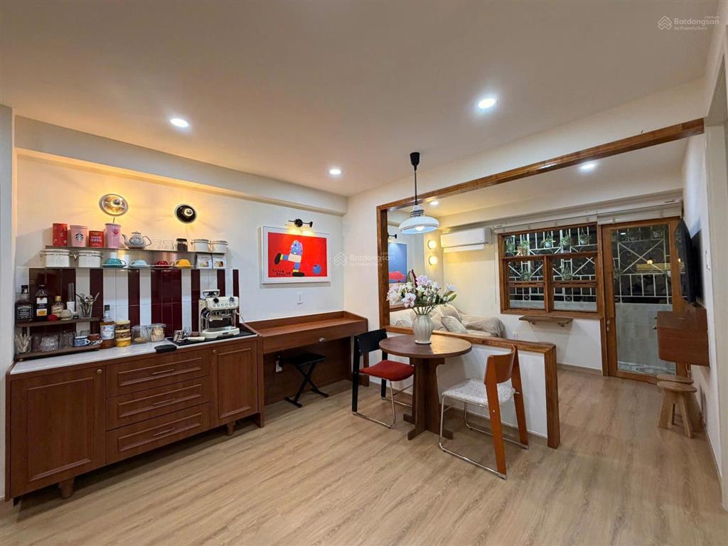 Chính chủ bán căn hộ chung cư miếu nổi dt 55m2, 3,95 tỷ, full nội thất