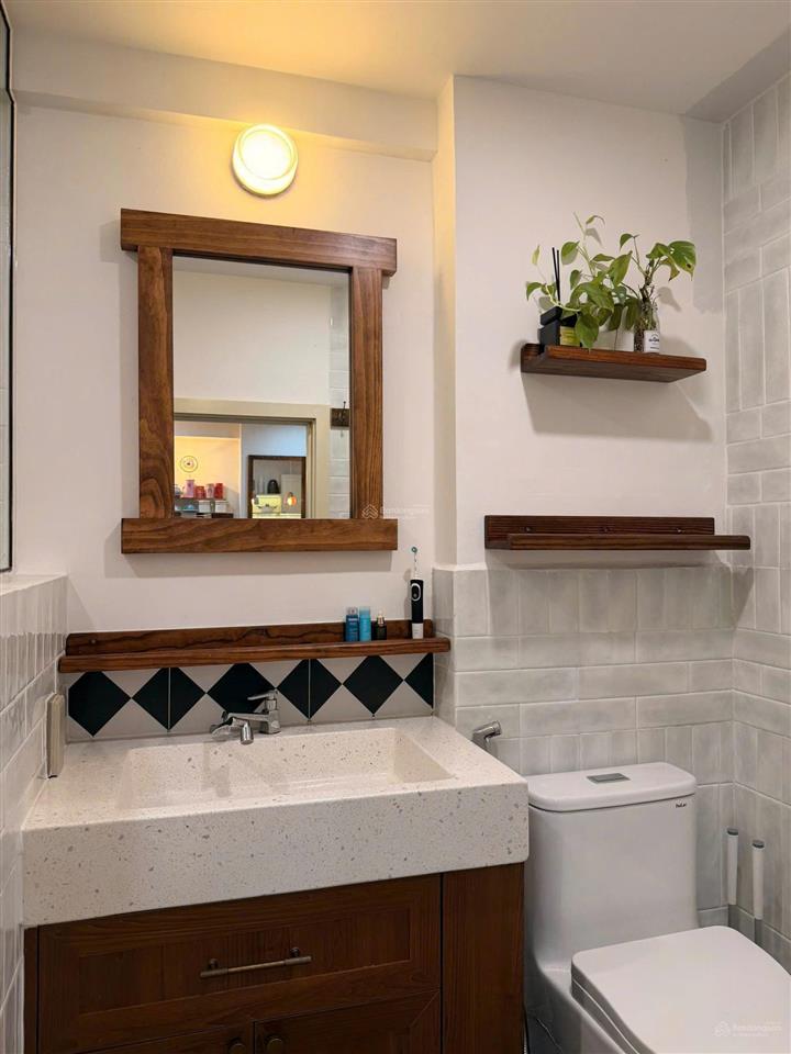 Chính chủ bán căn hộ chung cư miếu nổi dt 55m2, 3,95 tỷ, full nội thất