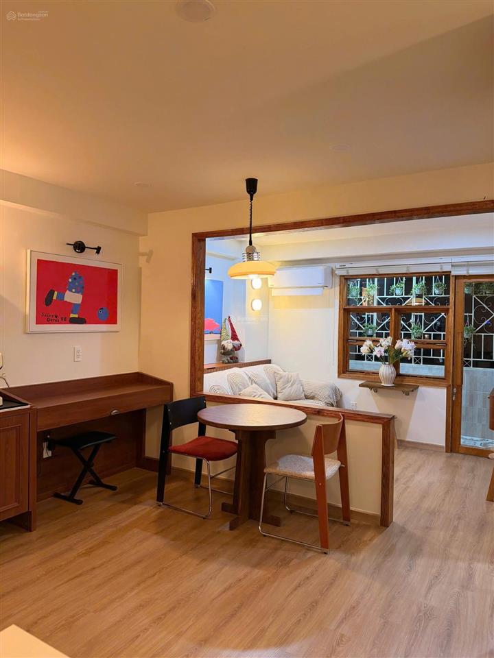 Chính chủ bán căn hộ chung cư miếu nổi dt 55m2, 3,95 tỷ, full nội thất