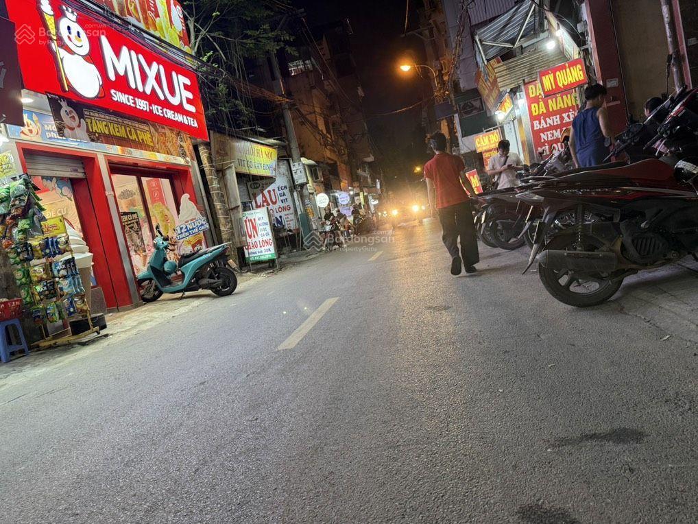 Lo góc 3 đường đi  ô tô chạy vòng quanh đối diện trường đh tài chính, mỏ, yte cộng đồng dt 85m2