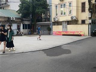 Lo góc 3 đường đi  ô tô chạy vòng quanh đối diện trường đh tài chính, mỏ, yte cộng đồng dt 85m2