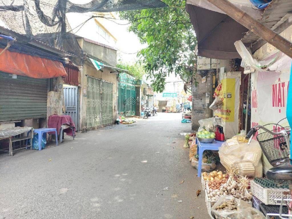 Hàng fo, mặt phố mới mở  lô góc.+, cạnh học viện tài chính, yte cộng đồng, trước nhà là khu công