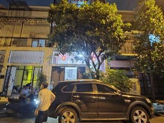 Bán nhà mặt phố đường 70a, xuân phương. kinh doanh. 52m2 x 5m x 5 tầng. view hồ, vỉa hè.