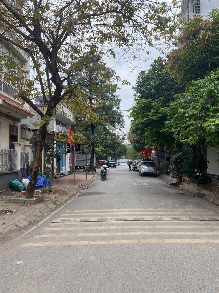 Bán nhà phú diễn phân lô oto tránhvỉa hè 5m kinh doanh . dt45m2/5tầng thang máy nhập xịn