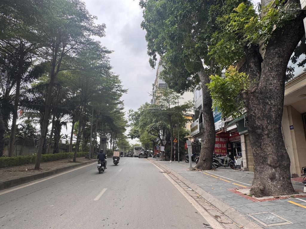 Bán nhàapartment mặt đường buởiđội cấnmt đẹp8 tầng+1 hầmfull nội thấtvỉa hè rộngkd sầm uất