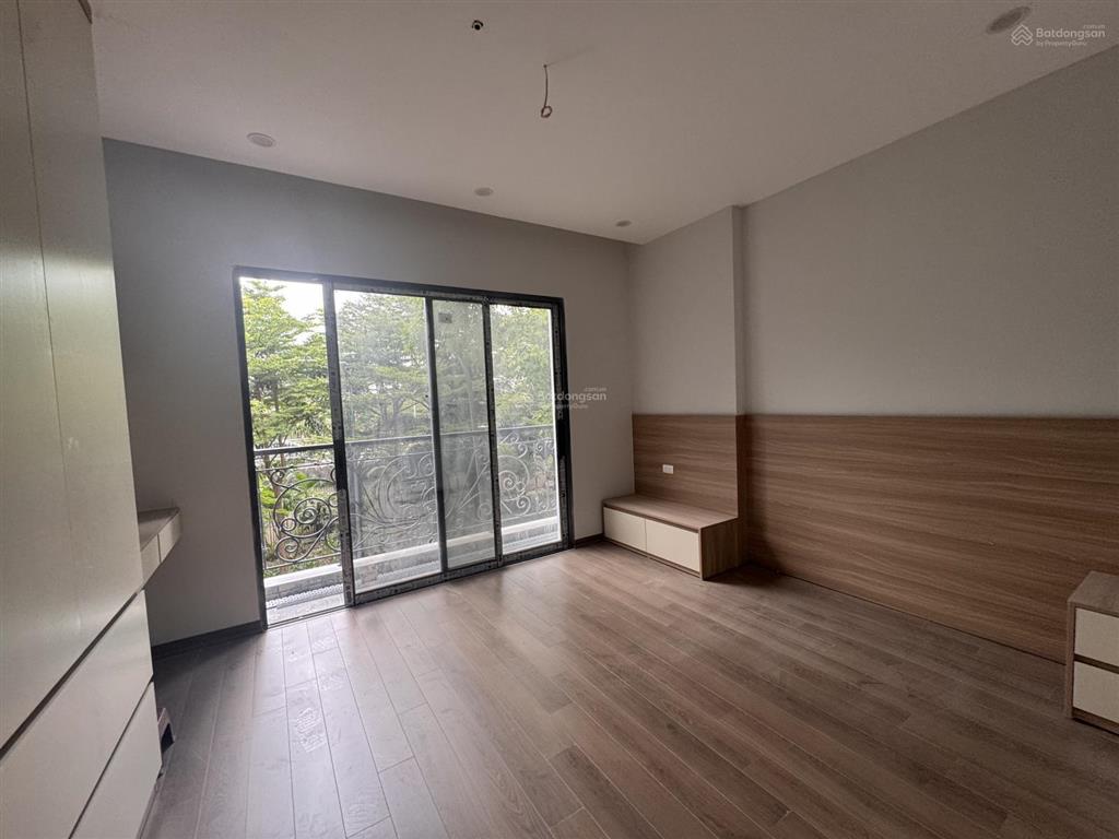 Bán nhàapartment mặt đường buởiđội cấnmt đẹp8 tầng+1 hầmfull nội thấtvỉa hè rộngkd sầm uất