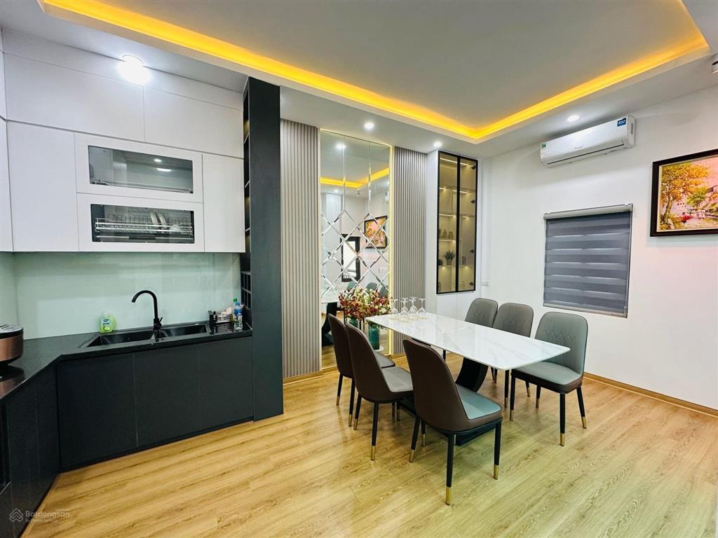 Bán nhà riêng tại 132 vũ tông phan, 11,4 tỷ, 55m2, 6pn, 4wc