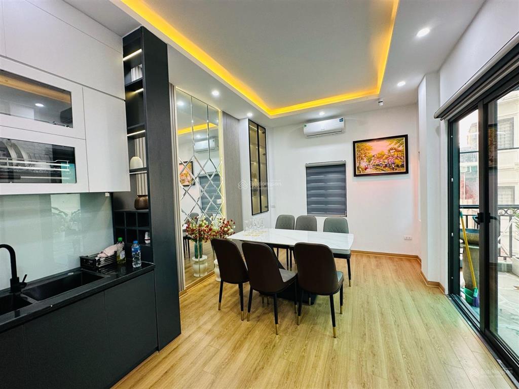 Bán nhà riêng tại 132 vũ tông phan, 11,4 tỷ, 55m2, 6pn, 4wc