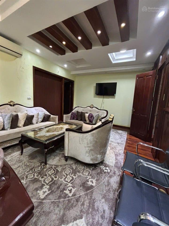 Siêu phẩm nguyễn văn cừ long biên ô tô đỗ cửa