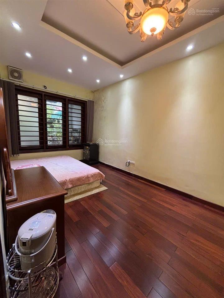 Siêu phẩm nguyễn văn cừ long biên ô tô đỗ cửa