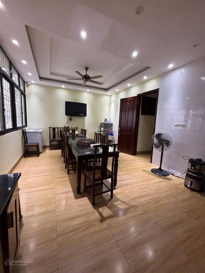 Siêu phẩm nguyễn văn cừ long biên ô tô đỗ cửa