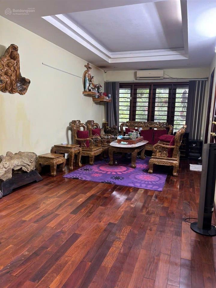 Siêu phẩm nguyễn văn cừ long biên ô tô đỗ cửa