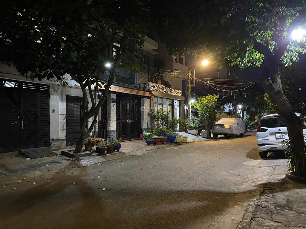 Lô đất trống dương quảng hàm, p. 6, gv. dt 5,6m x 15m cn 84m2 đường 12m giá 9,9 tỷ tl
