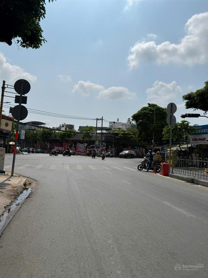 Nhà nguyễn văn lượng, p.6, gv  ngay công viên gv. dt 4m x 20m nhà trệt 2 lầu, giá 12,5tytl