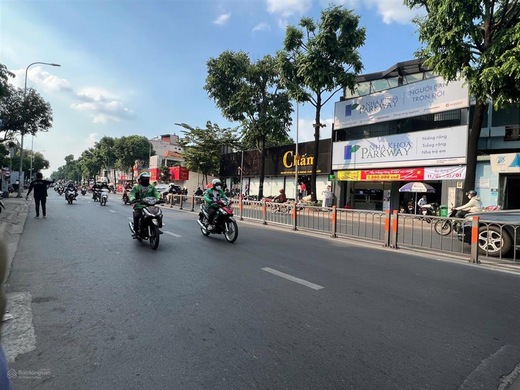 Mt đường dương quảng hàm, p5, gv. dt 4m x 25m có hẻm sau 5m, vị trí siêu đẹp, giá 20tỷ tl