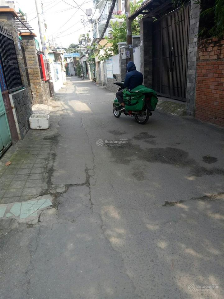 Nhà ngay cv làng hoa, p. 11, gv, dt 5m x 20m nhà 1 trệt 1 lầu, đường 5m, giá 7,4tỷ tl