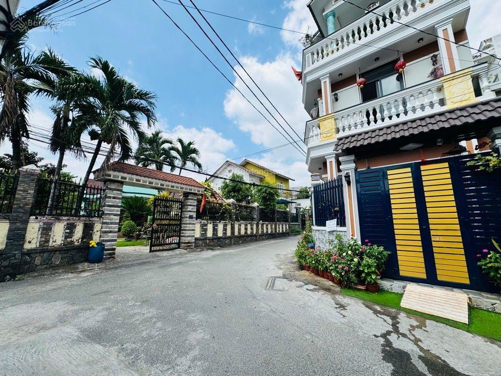 Bán nhanh nhà cấp 4 dt 80m2 4 x 20 vị trí đẹp, hẻm rộng thoáng mát dân trí cao, sổ riêng. 4tỷ5