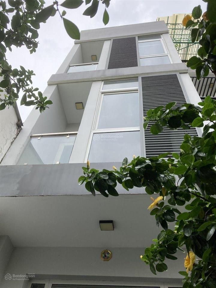 Nhà mới 3 tầng ở ngay đường 3 linh xuân. dt 60m2 giá 4tỷ45.  0938 672 ***