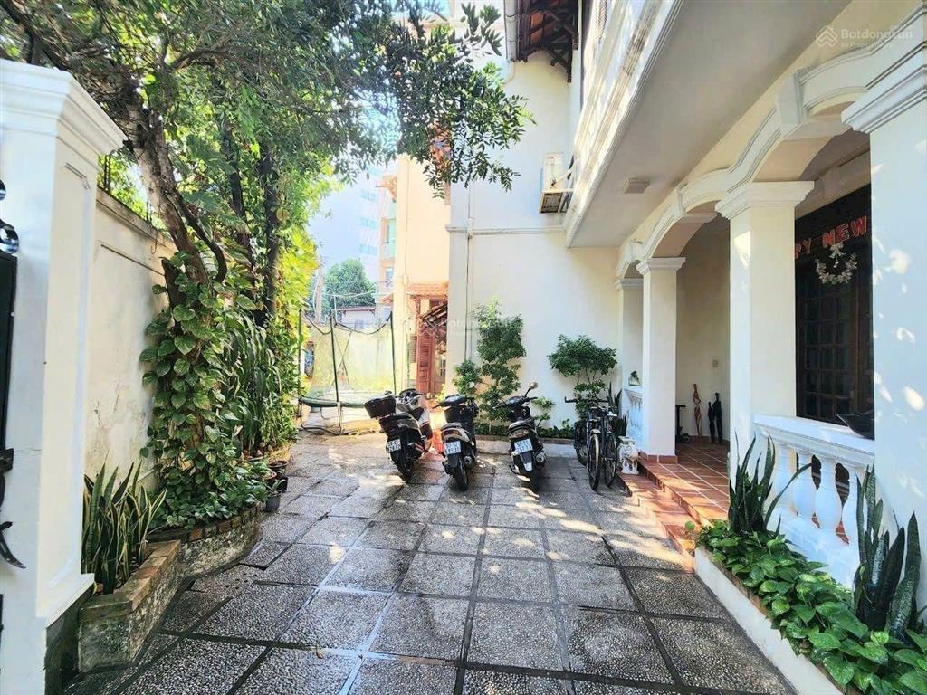 Villas pháp cũ 2mt trần quốc thảo, q3, dt 339.7m2, kc 1 trệt 2 lầu, mái che, hồ bơi, sân vườn